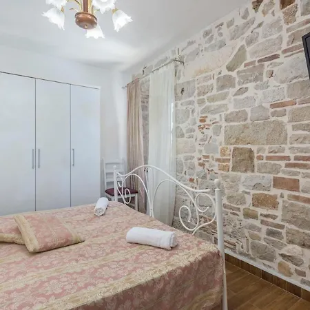 Stone House - Zita With Private Pool וילה